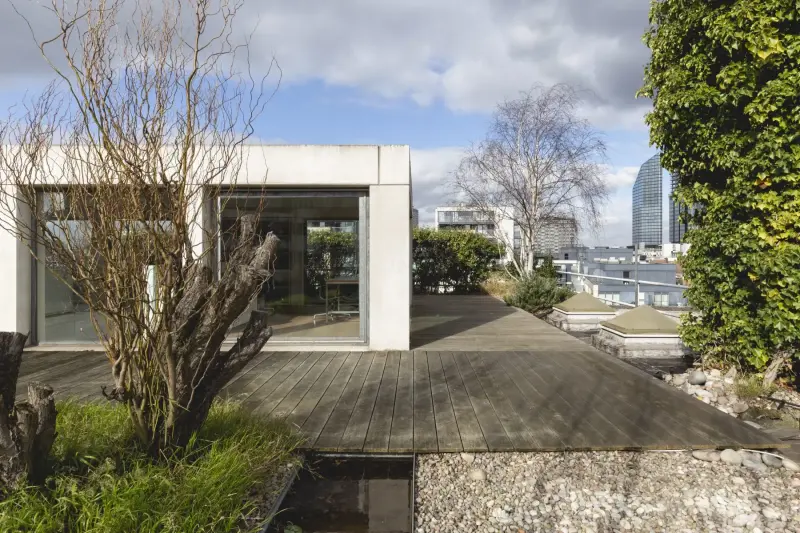 Minimalist Penthouse with Roof Terrace in Old Street